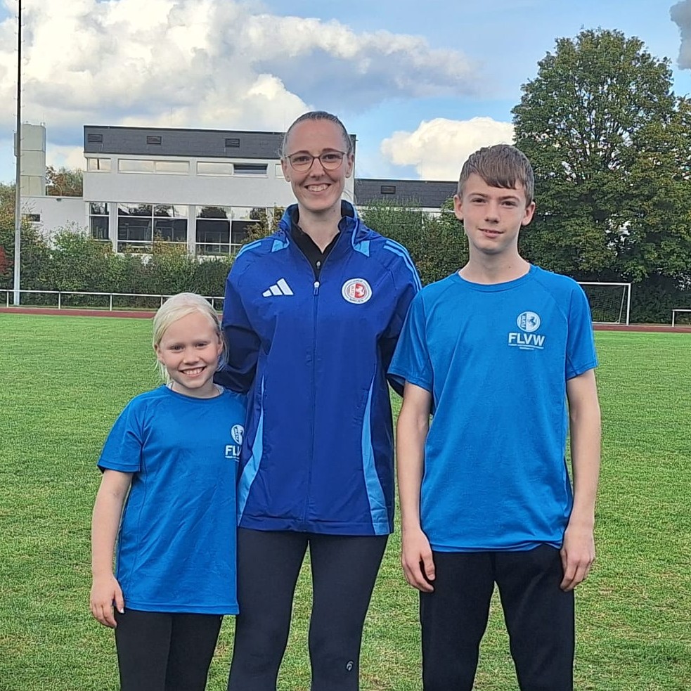 Frida Bick und Kilian Block zusammen mit Trainierin Josi Leupold